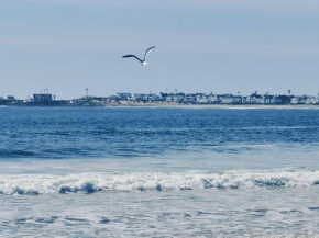 Golden Mile Beachfront Suncatcher cottage